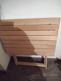 tavolo nuovo in legno con due sedie abbinate