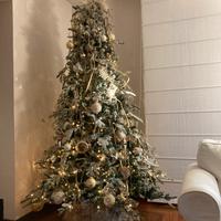 Albero di natale innevato