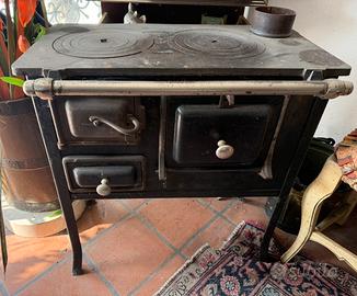 Stufa a legna antiquariato