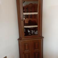 Mobile in legno ad angolo 