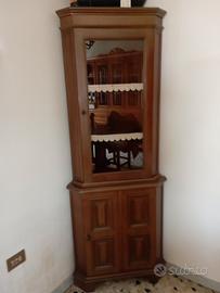 Mobile in legno ad angolo 
