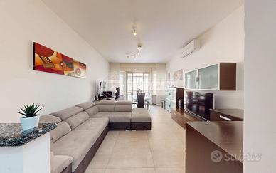 4 LOCALI RISTRUTTURATO CON BOX AUTO