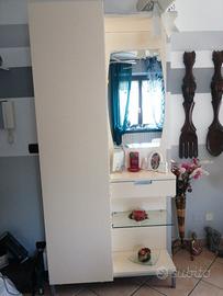 Porta abiti e scarpe scorrevole a specchio.