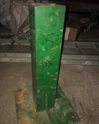 Pali quadrati legno e base ferro