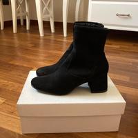 Stivaletti in suede neri