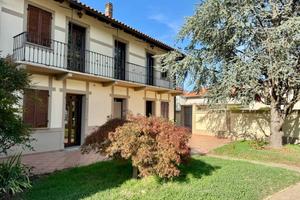 Casa indipendente di 267 m² con 5 locali a Borgo V