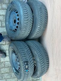 N.4   175/65R14 termiche cinlresi di cerchio