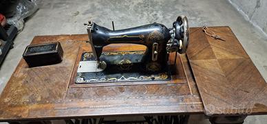 Macchina da cucire d' epoca