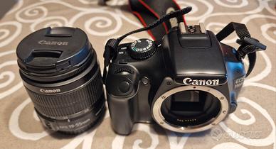 macchina fotografica Canon EOS 1100D con obiettivo