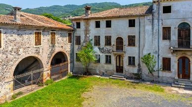 CASA DI CORTE A MONTECCHIA DI CROSARA