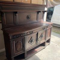 Vecchio mobile credenza