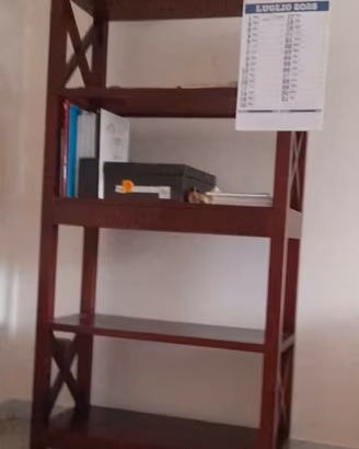 imp

Libreria (o scaffalatura) a Imperia in legno 