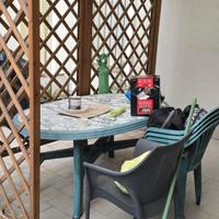 tavolo da giardino con sedie 