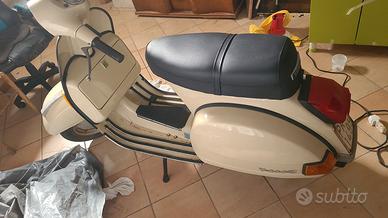 Vespa P200E
