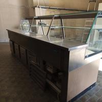 Vetrina salumi e formaggi