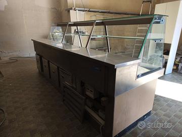 Vetrina salumi e formaggi