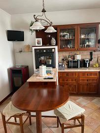 cucina in noce e finta muratura 