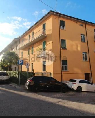 Trilocale più servizi, arredato