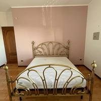 Letto matrimoniale ottone satinato completo