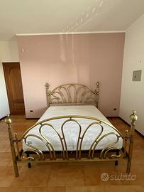 Letto matrimoniale ottone satinato completo