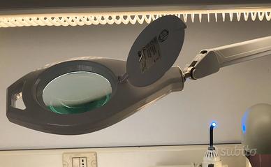LAMPADA A LED CON LENTE D'INGRANDIMENTO