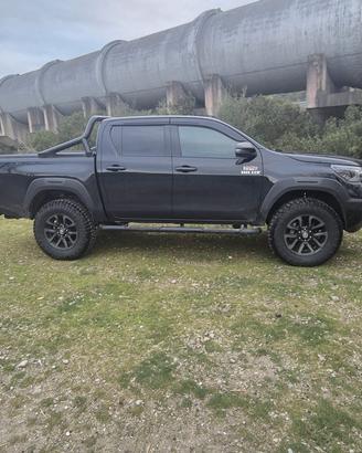 Toyota Hilux 2.8 Gazoo Racing Black