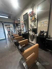 Tre specchiere e tre poltrone