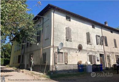 Immobile in asta di 145 m² con 4 locali a Novi di 