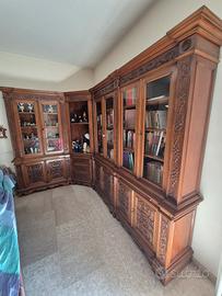 LIBRERIA CON VETRINE AD ANGOLO