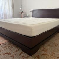 Letto a una piazza e mezza con materasso Tempur