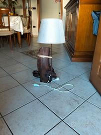 lampada da tavolo in legno di mare con paralume