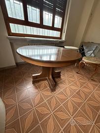 Tavolo rotondo in legno