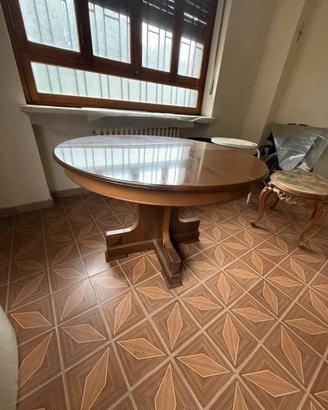 Tavolo rotondo in legno
