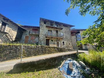 Casa indipendente di 141 m² con 4 locali a Colorin