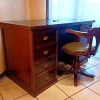 Scrivania stile inglese in noce