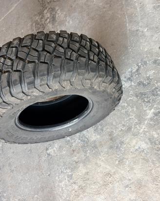 bf goodrich MUD TERRAIN 285 75 r16 buono stato