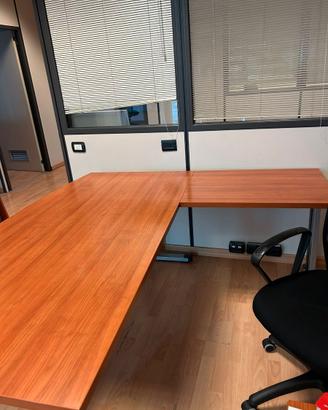 scrivania larga 180 con prolunga 80x73