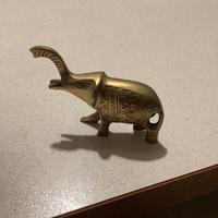 Statuetta in ottone massiccio a forma di elefante