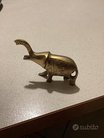 Statuetta in ottone massiccio a forma di elefante