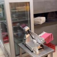 Piccola affettatrice professionale