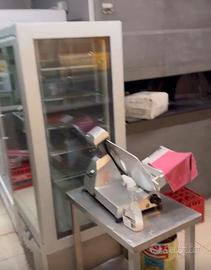 Piccola affettatrice professionale