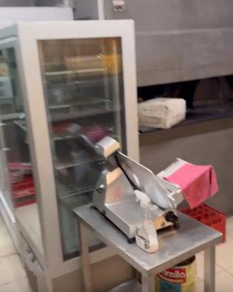 Piccola affettatrice professionale
