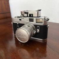 Leica M4 con esposimetro, obiettivo e custodia