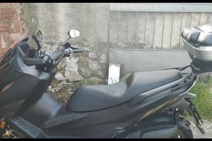 Zontes 350e  2025 con bauletto completo 