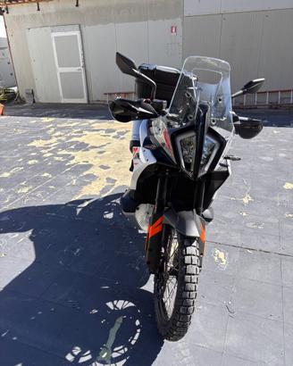 KTM 790 Adventure – 2023, 14.000 km, condizioni im