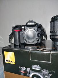 Nikon D7000 + Nikon 18-105 VR