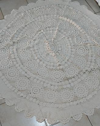 copritavolo tondo uncinetto