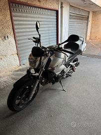 Suzuki gsr 600