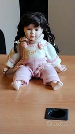 due bambole di porcellana, una di Capodimonte