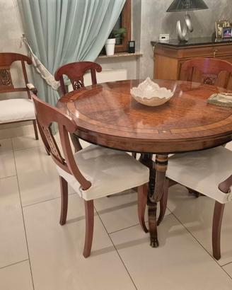 Arredamento in radica di noce con lampadario 